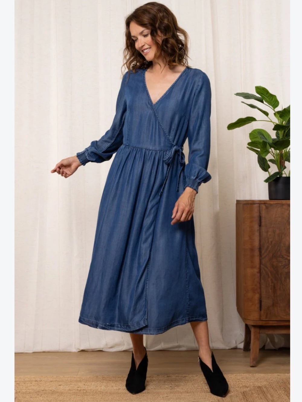 NWT Lily & Me  Mid Denim Wrap Dress - Blue gorgeous